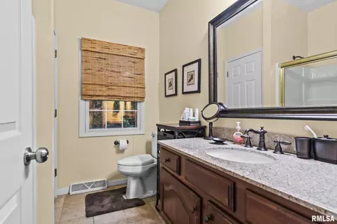 Bath - 6508 Christine Ct, Springfield, IL 62712 photo 1 of 2