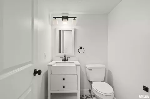 Bath - 125 Cypress Point Dr, Springfield, IL 62704 photo 5 of 5