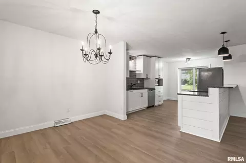 Dining - 125 Cypress Point Dr, Springfield, IL 62704 photo 2 of 2