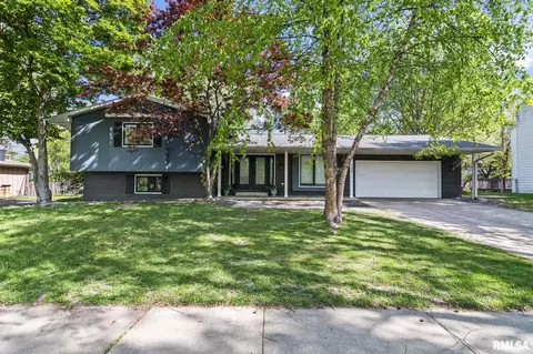 125 Cypress Point Dr, Springfield, IL 62704