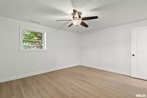 Bedroom - 125 Cypress Point Dr, Springfield, IL 62704 photo 6 of 11