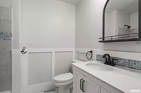 Bath - 125 Cypress Point Dr, Springfield, IL 62704 photo 3 of 5