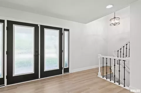 Entry Way - 125 Cypress Point Dr, Springfield, IL 62704 photo 1 of 4