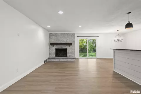 Living - 125 Cypress Point Dr, Springfield, IL 62704 photo 1 of 5