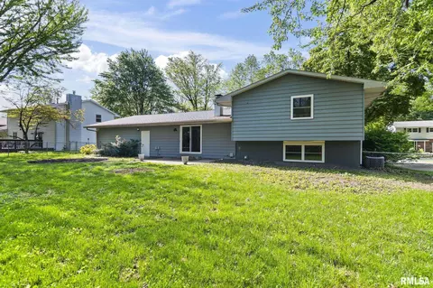 Exterior - 125 Cypress Point Dr, Springfield, IL 62704 photo 6 of 7