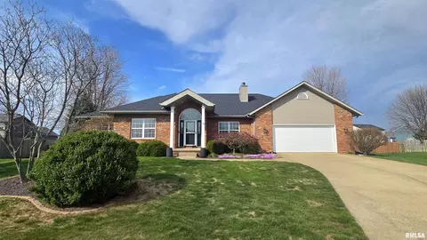331 Julie Ct, Chatham, IL 62629