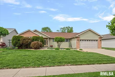 327 Osteen Ln, Chatham, IL 62629