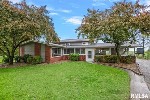 4 Edgewood Dr, Auburn, IL 62615
