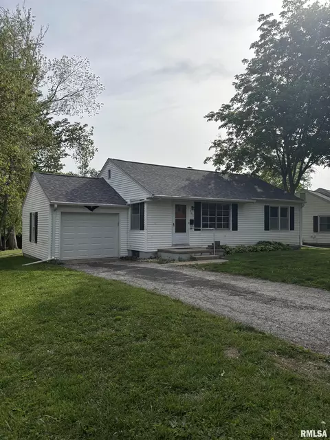 303 Laurel Dr, Jacksonville, IL 62650