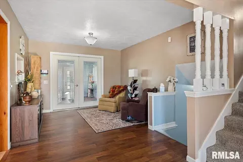 Entry Way - 2721 Delaware Dr, Springfield, IL 62702 photo 1 of 5