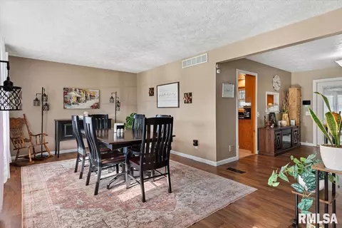 Dining - 2721 Delaware Dr, Springfield, IL 62702 photo 1 of 3