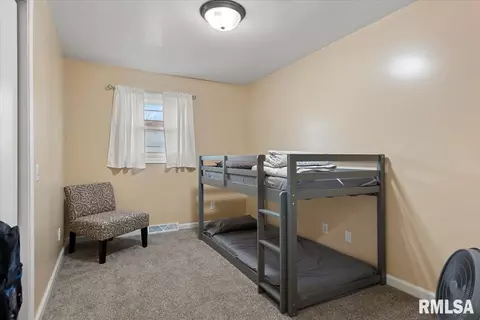 Bedroom - 2721 Delaware Dr, Springfield, IL 62702 photo 4 of 7