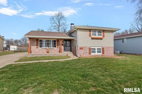 2721 Delaware Dr, Springfield, IL 62702