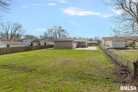 Exterior - 2721 Delaware Dr, Springfield, IL 62702 photo 3 of 5