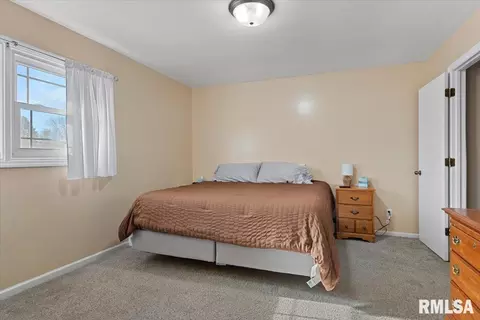 Bedroom - 2721 Delaware Dr, Springfield, IL 62702 photo 2 of 7