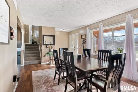 Dining - 2721 Delaware Dr, Springfield, IL 62702 photo 3 of 3