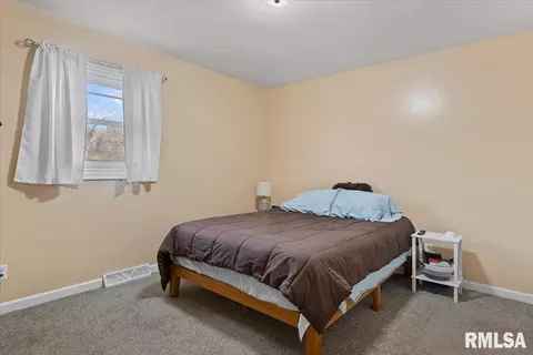 Bedroom - 2721 Delaware Dr, Springfield, IL 62702 photo 6 of 7