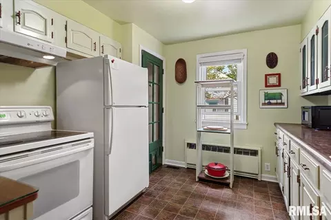 Kitchen - 3232 S Park Ave, Springfield, IL 62704 photo 2 of 4