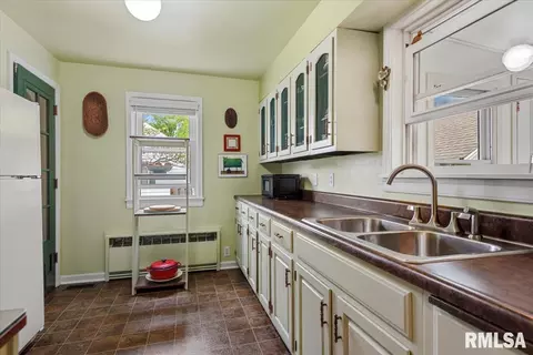 Kitchen - 3232 S Park Ave, Springfield, IL 62704 photo 1 of 4