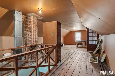 Entry Way - 3232 S Park Ave, Springfield, IL 62704 photo 3 of 3