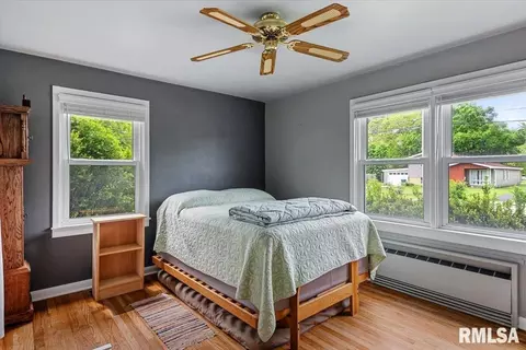 Bedroom - 3232 S Park Ave, Springfield, IL 62704 photo 4 of 6