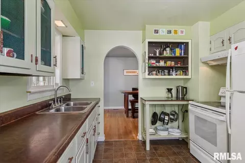 Kitchen - 3232 S Park Ave, Springfield, IL 62704 photo 4 of 4