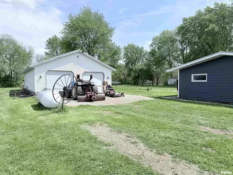 Exterior - 1310 Carver Rd, Springfield, IL 62707 photo 4 of 15