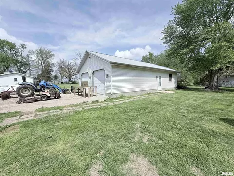 Exterior - 1310 Carver Rd, Springfield, IL 62707 photo 5 of 15