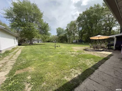 Exterior - 1310 Carver Rd, Springfield, IL 62707 photo 6 of 15