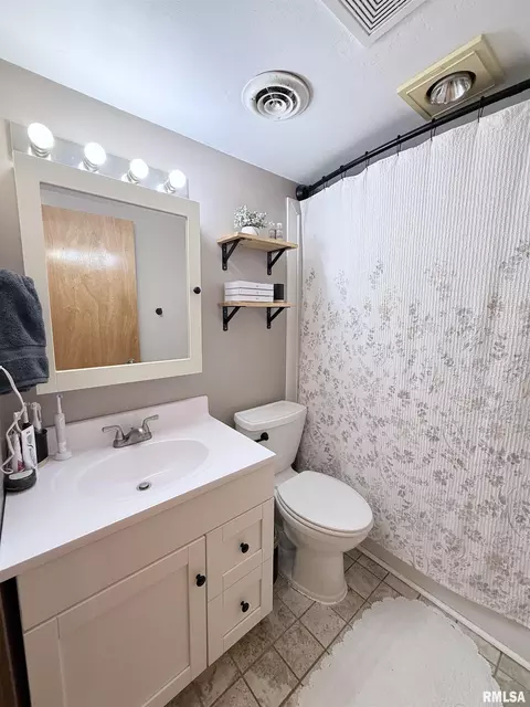 Bath - 1310 Carver Rd, Springfield, IL 62707 photo 2 of 3