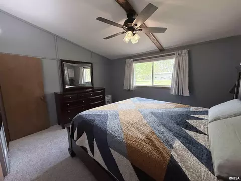 Bedroom - 1310 Carver Rd, Springfield, IL 62707 photo 5 of 17