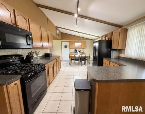 Kitchen - 1310 Carver Rd, Springfield, IL 62707 photo 4 of 4