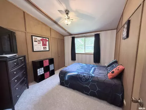 Bedroom - 1310 Carver Rd, Springfield, IL 62707 photo 11 of 17