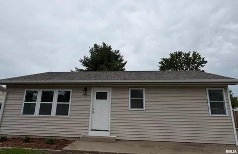 858 W Superior St, Jacksonville, IL 62650