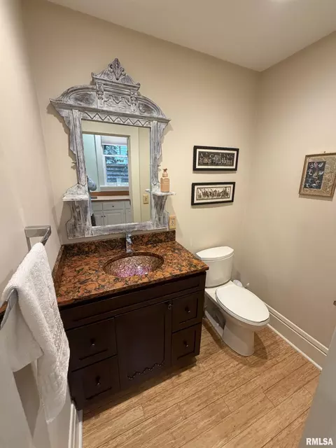 Bath - 1421 S Wiggins Ave, Springfield, IL 62702 photo 1 of 4