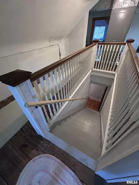Entry Way - 1421 S Wiggins Ave, Springfield, IL 62702 photo 3 of 3