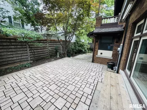 Exterior - 1421 S Wiggins Ave, Springfield, IL 62702 photo 6 of 7