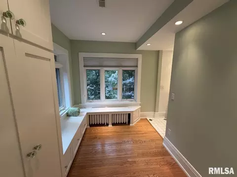 Entry Way - 1421 S Wiggins Ave, Springfield, IL 62702 photo 1 of 1