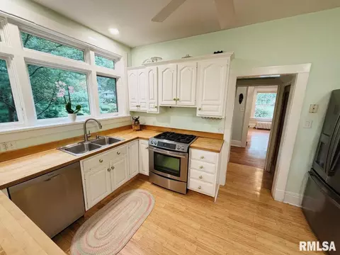 Kitchen - 1421 S Wiggins Ave, Springfield, IL 62702 photo 2 of 3