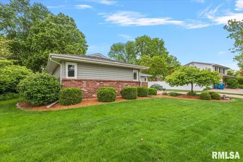 Exterior - 2704 Interlacken Rd, Springfield, IL 62704 photo 2 of 7