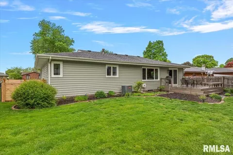 Exterior - 2704 Interlacken Rd, Springfield, IL 62704 photo 4 of 7