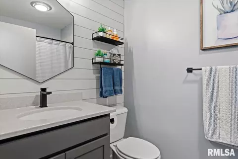 Bath - 2704 Interlacken Rd, Springfield, IL 62704 photo 1 of 3