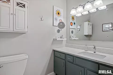 Bath - 2704 Interlacken Rd, Springfield, IL 62704 photo 2 of 3