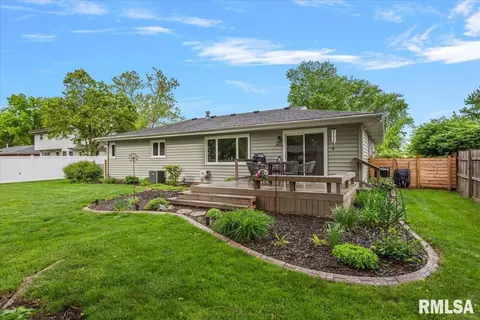 Exterior - 2704 Interlacken Rd, Springfield, IL 62704 photo 6 of 7