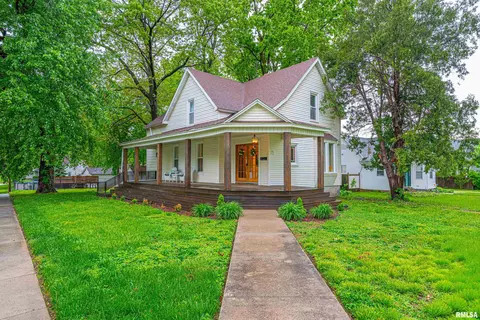 203 Oglesby Ave, Lincoln, IL 62656