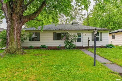 205 Palmer Ave, Lincoln, IL 62656