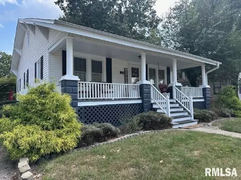 526 N Cherokee St, Taylorville, IL 62568