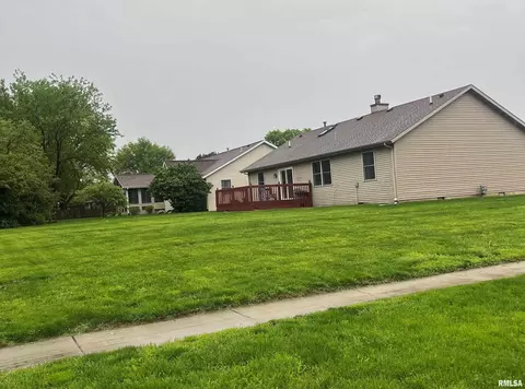 Exterior - 801 E Spruce St, Chatham, IL 62629 photo 3 of 3