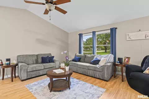 Living - 801 E Spruce St, Chatham, IL 62629 photo 2 of 3