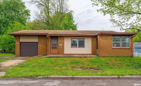 221 N Sherman St, Lincoln, IL 62656